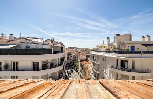 Prado - Republique Apartment | Cozy apartment - Bright skylight - Cannes center