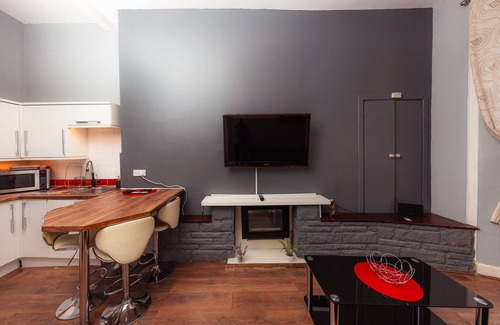 Gifford Apartment | Cozy Apartment by Holyrood Park and Palace!