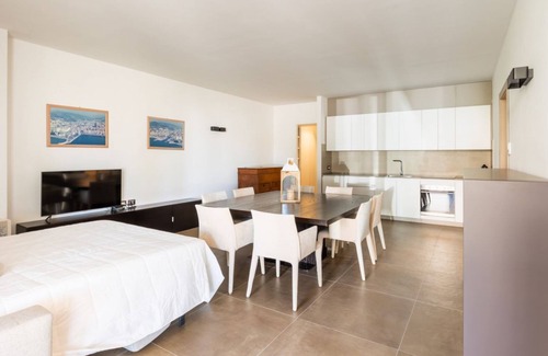 Perugia Apartment | Cozy apartment equipped with all comforts to accommodate up to 6 people, with two bedrooms and two bathrooms. The accommodation is located in a modern condominium complex with a shared swimming pool and enjoys a pleasant view of the shared garden. Semi-c