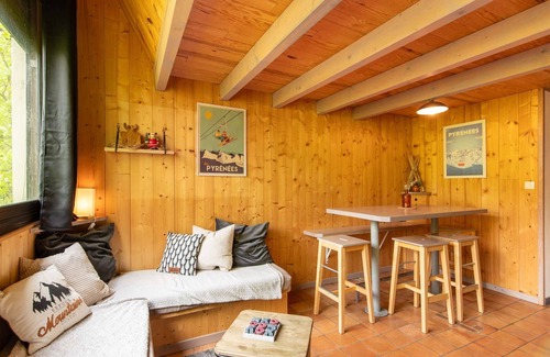 Eaux-Bonnes Apartment | Cozy Apartment for 4, 2 Sleeping Areas, Calm Location in Eaux-Bonnes