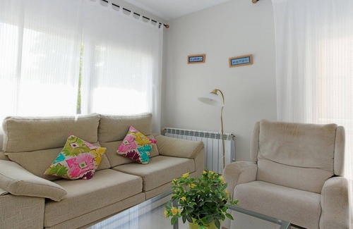 Blanes Apartment | Cozy Apartment for 5 near Blanes Beach with Balcony and Sea View