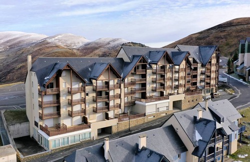 Peyragudes Apartment | Cozy apartment for 6 with balcony, parking, and slopes access