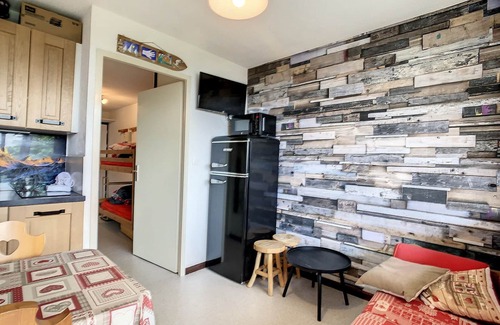 La Toussuire Apartment | Cozy Apartment for 4 with Balcony, Near Shops and Main Slopes, Pet-Friendly