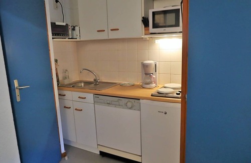 Areches Apartment | Cozy Apartment for 2-4 People, Central Location, Near Ski Slopes, Pool Access in Summer