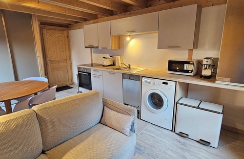 Bons-en-Chablais Apartment | Cozy apartment near train station, with balcony on quiet street
