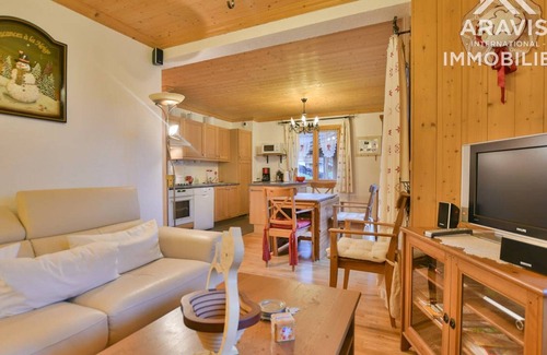 Le Chinaillon Apartment | Cozy apartment 50m from slopes, 4 people, balcony, parking, linens included