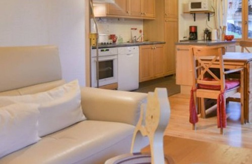 Le Chinaillon Apartment | Cozy apartment 50m from slopes, 4 people, balcony, parking, linens included