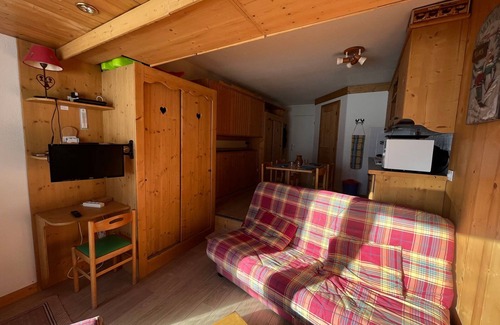 Avoriaz Apartment | Cozy Apartment in Avoriaz Village Center – Sleeps 4, Fully Equipped with Balcony
