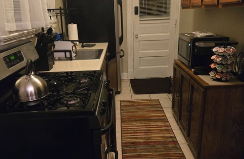 Oakley Apartment | Cozy apartment in charming Cincinnati with WiFi, AC