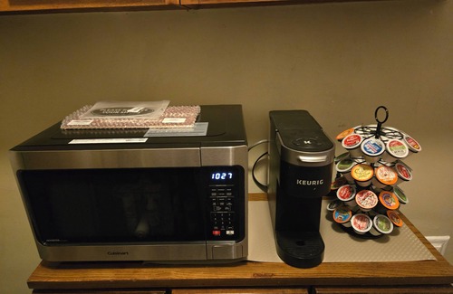 Oakley Apartment | Cozy apartment in charming Cincinnati with WiFi, AC