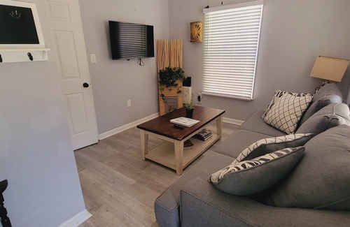 Denton Apartment | Cozy apartment in charming Denton walkable to TWU