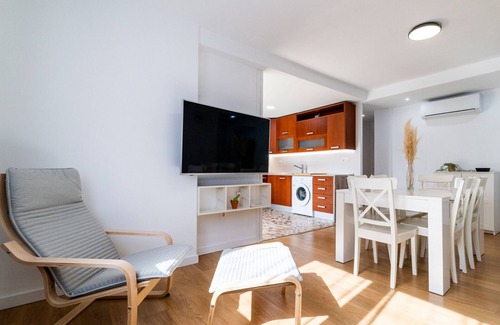 Cervantes Apartment | Cozy apartment in Granada, central location, close to Alhambra, WiFi, quality beds, 3 bedrooms