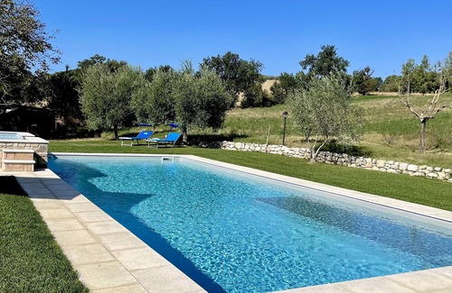 Fratta Apartment | Cozy apartment in a villa with pool surrounded by olive trees in Todi- Leccio