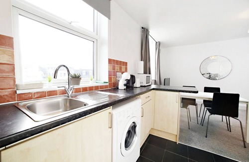 Addison Apartment | Cozy Apartment in Kensington
