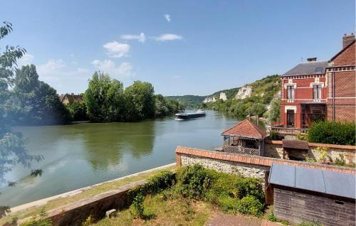 Les Andelys Apartment | Cozy Apartment In Les Andelys With Wifi