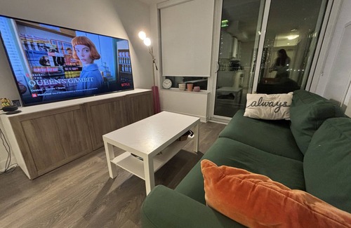 Sherwood Park Apartment | Cozy Apartment in Midtown Toronto