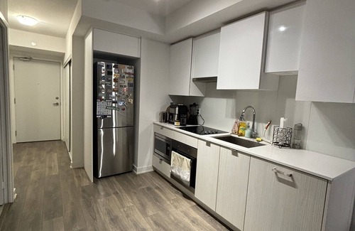 Sherwood Park Apartment | Cozy Apartment in Midtown Toronto