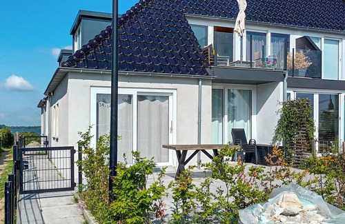 Offingawier Apartment | Cozy apartment in Offingawier