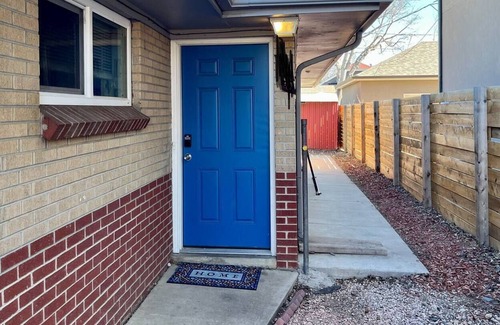 Cole Apartment | Cozy Apartment in Rhino Art District near Downtown