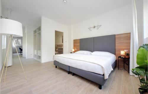 Siena Apartment | Cozy Apartment In Siena With Kitchen