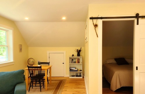 Shawmut Apartment | Cozy Apartment In The Woods