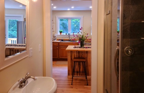 Shawmut Apartment | Cozy Apartment In The Woods