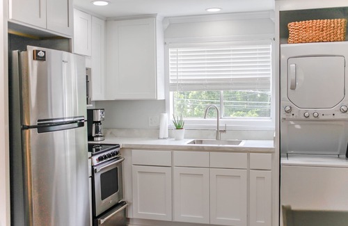Central Newport News Apartment | Cozy Apartment in Historic Hilton Village close to CNU