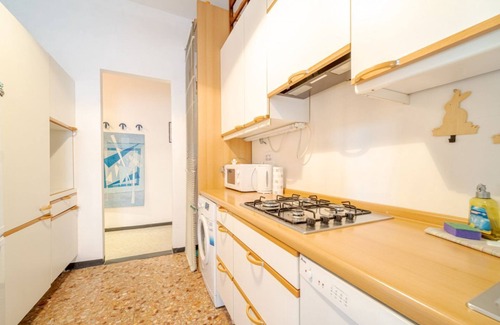Cavi Apartment | Cozy apartment is located in a strategic position to visit the renowned Ligurian Riviera, suitable for families or groups of friends. Convenient for visiting the nearby towns of the Gulf of Tigullio, such as Chiavari, Santa Margherita and Portofino up to