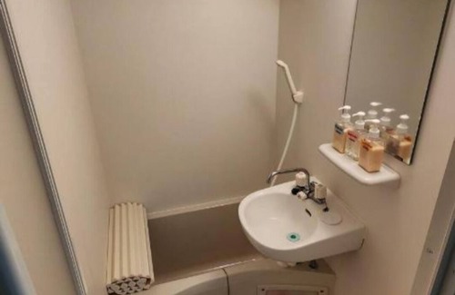Higashishinkoiwa Apartment | Cozy apartment with AC in charming Katsushika City