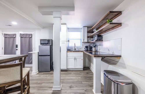 Forest Park Apartment | Cozy Apartment, Mins to Airport