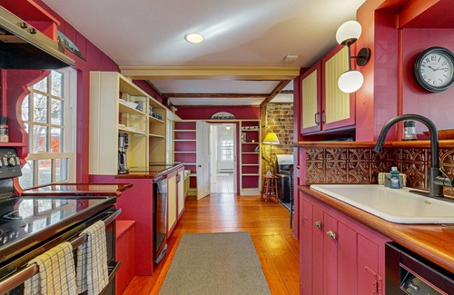 Wiscasset Apartment | Cozy apartment near the river: walk to town & local attractions