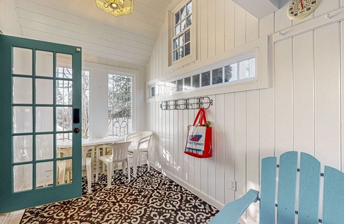 Wiscasset Apartment | Cozy apartment near the river: walk to town & local attractions