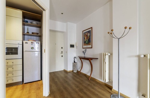 Aventine Apartment | Cozy apartment of 90 sqm, can accommodate up to 5 people, located on the sixth floor of a building with a lift (NOT suitable for disabled people).The property is located in an area well connected by public transport, the metro line B "Piramide" is 350 me