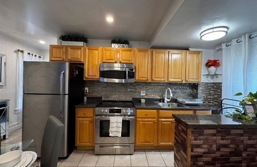 Getty Square Apartment | Cozy Apartment to Relax - Apartment "A"