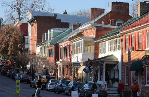 Shepherdstown Apartment | Cozy apartment with full size kitchen and parking in Shepherdstown WV
