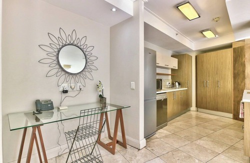 Victoria and Alfred Waterfront Apartment | Cozy Apartment WiFi Centrally Located
