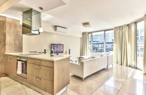 Victoria and Alfred Waterfront Apartment | Cozy Apartment WiFi Centrally Located