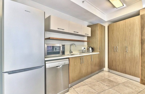Victoria and Alfred Waterfront Apartment | Cozy Apartment WiFi Centrally Located