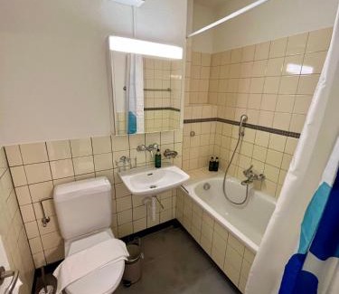 Albisrieden Apartment | Cozy Apartment with Balcony in Zürich