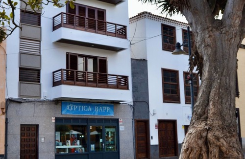 Historical Center Condo | Cozy apartment with balcony facing the Plaza de la Concepción, ideal for families.