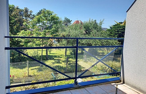 Jullouville Apartment | Cozy Apartment with Private Parking, 250m to Beach, Near Mont Saint-Michel