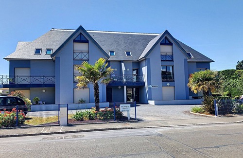 Jullouville Apartment | Cozy Apartment with Private Parking, 250m to Beach, Near Mont Saint-Michel