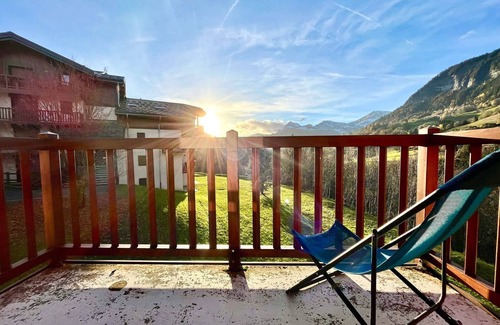 Flumet Apartment | Cozy apartment with pool and parking, at the foot of the slopes