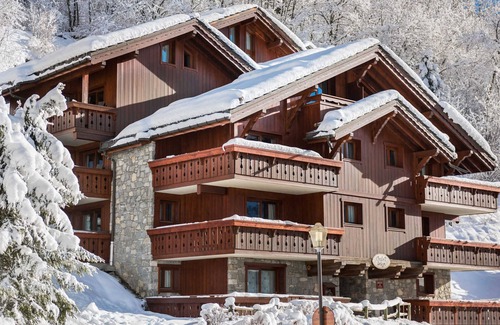 Meribel Village Apartment | Cozy Apartment with Sauna, Hammam, and Pool Access, Steps from the Slopes