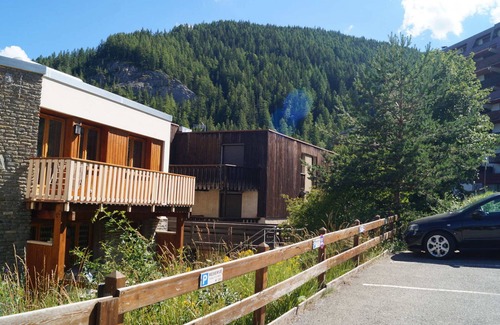 Pra Loup Apartment | Cozy Apartment with Terrace, Parking, and Ski Storage, Steps from Pra-Loup Center