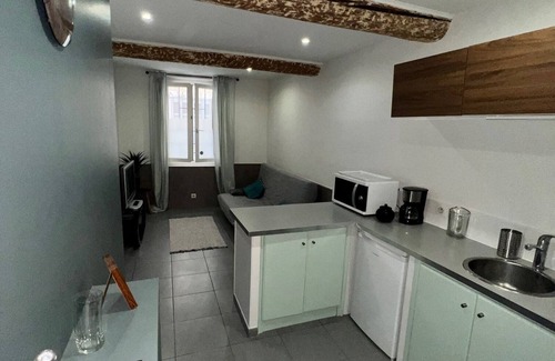 Quartier du Panier Apartment | Cozy Appt in the heart of PANIER T2 Ground Floor with Private Lessons