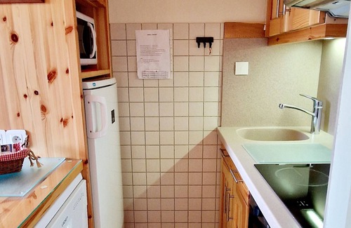 Montalbert Apartment | Cozy Apt for 6, Near Slopes & Shops, Balcony, Mountain View, Fully Equipped Kitchen, 2 Bathrooms