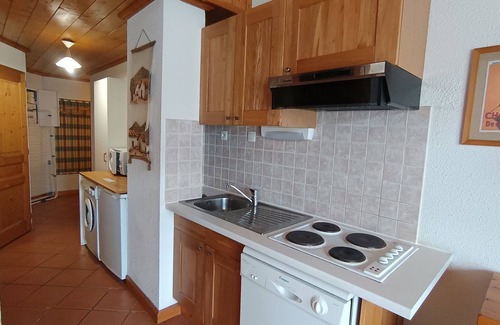 Montgenevre Apartment | Cozy Apt for 6 Near Slopes, Shops, and Lift, Pet-Friendly with Private Parking
