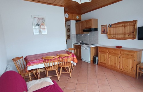 Montgenevre Apartment | Cozy Apt for 6 Near Slopes, Shops, and Lift, Pet-Friendly with Private Parking