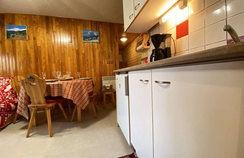 Praz-sur-Arly Apartment | Cozy apt for 6, Praz-sur-Arly, free shuttle, parking, pets allowed